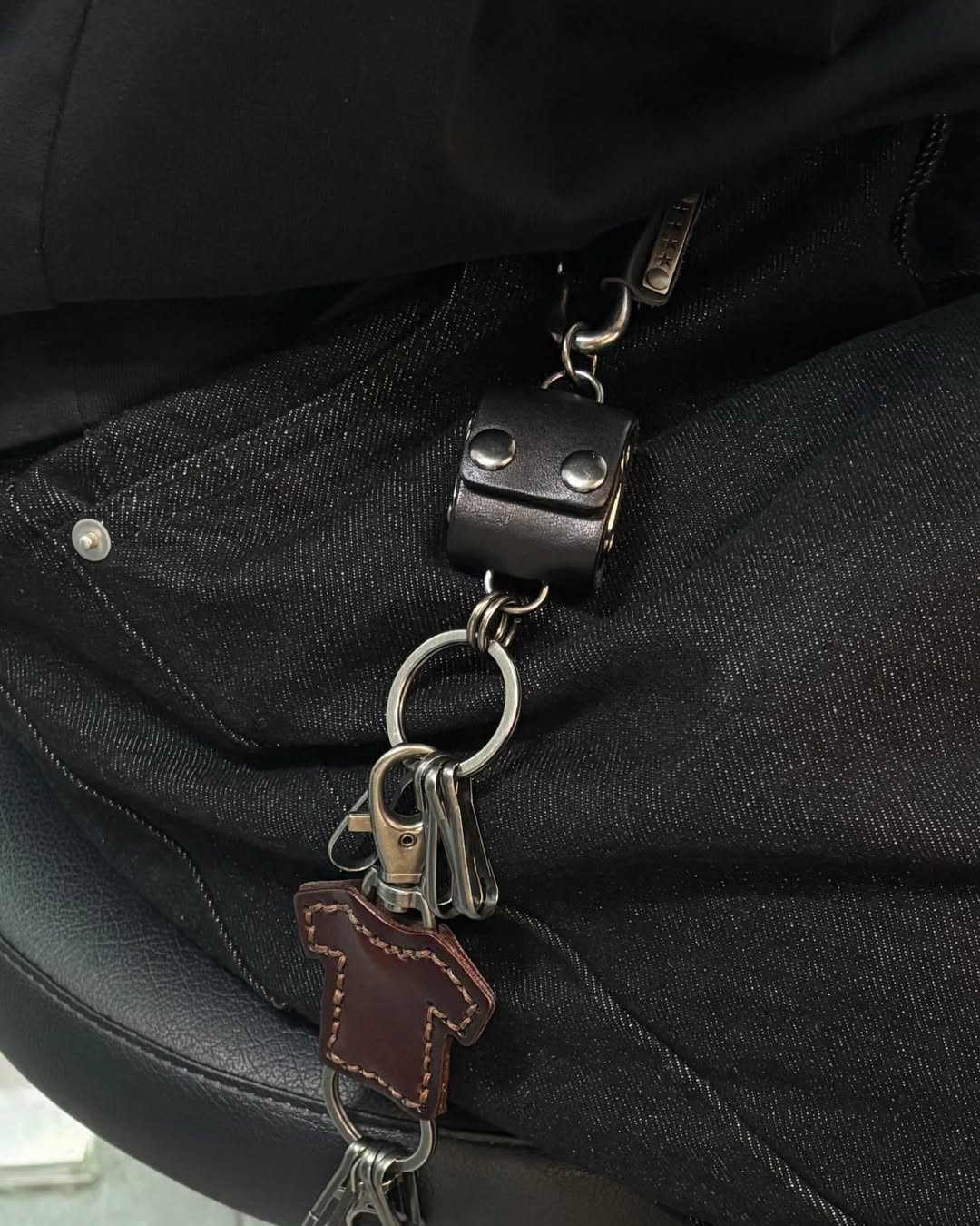 large carabiner_multi_leather_garment-2