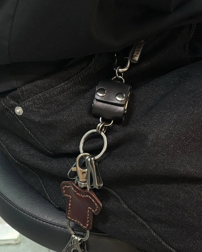 large carabiner_multi_leather_garment-zoom-